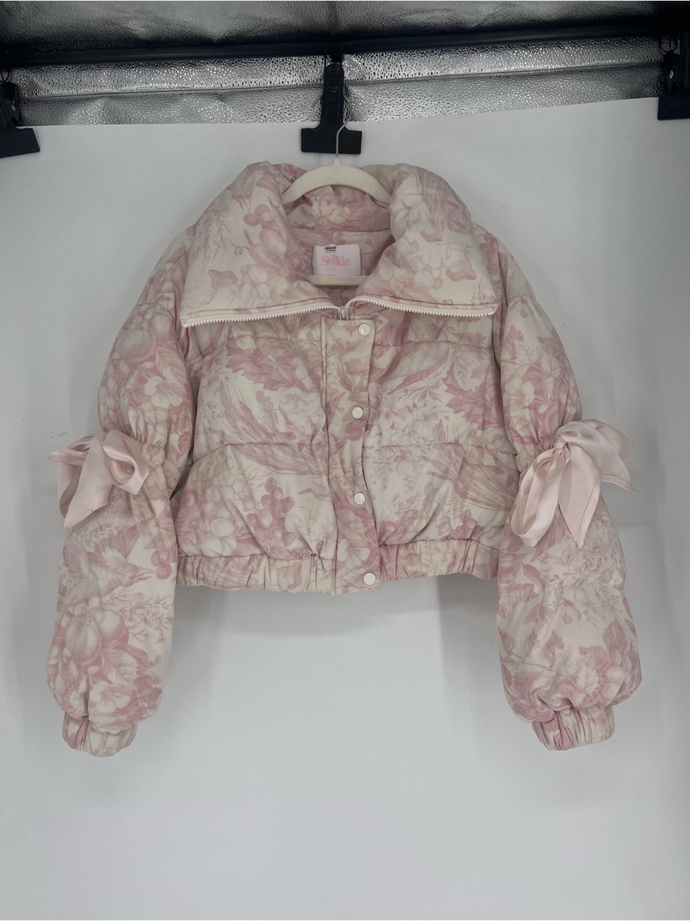 Selkie Pink & Cream Floral Cropped Bow Sleeve Coquette Puffer Jacket Coat M - Picture 1 of 8